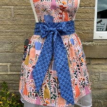 Load image into Gallery viewer, Apron - Floral Friends - Kitsch-ina - Retro style pinny