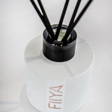 Load image into Gallery viewer, Reed Diffuser - Meditate - Amber, Coconut, Orange - Fiiya
