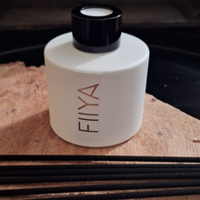 Load image into Gallery viewer, Reed Diffuser - Meditate - Amber, Coconut, Orange - Fiiya