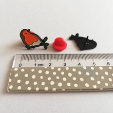 Load image into Gallery viewer, Enamel Pin - Robin - Robins Appear - Positive Pin - By Kate Elford