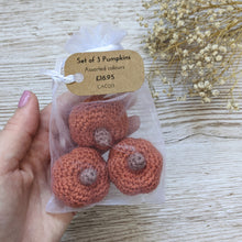 Load image into Gallery viewer, Crochet Amigurami Mini Pumpkin set of 3 - CuddlingaCactus