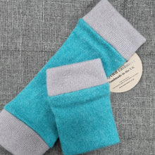 Load image into Gallery viewer, Cashmere Wrist Warmers - Turtle Doves - Turquoise
