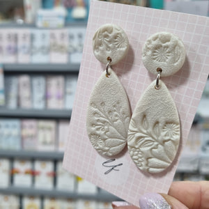 Pearlescent leaf statement earrings - Polymer clay - Laura Fernandez Designs