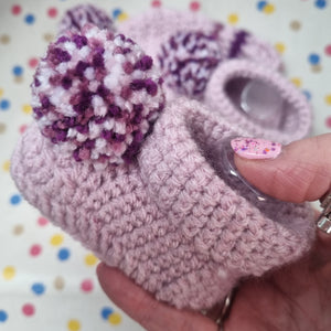 Crochet Beanie Bobble Hat and Booties Set - The Leopard PomPom - Baby gift - 0-3 Month