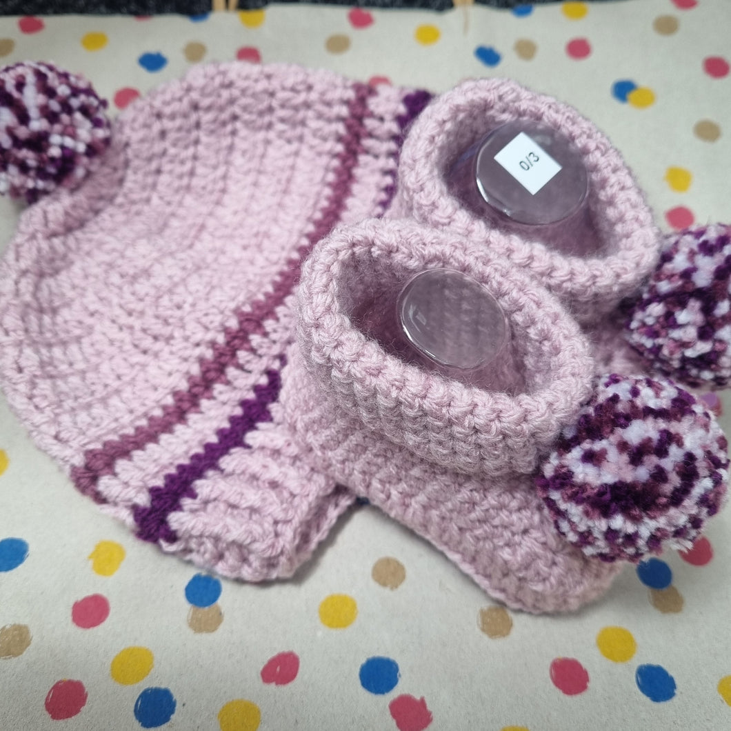 Crochet Beanie Bobble Hat and Booties Set - The Leopard PomPom - Baby gift - 0-3 Month
