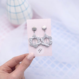 Grey and White Swirl Polymer Earrings - Polymer clay - Laura Fernandez Designs