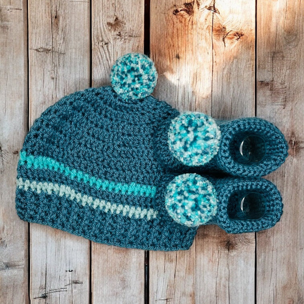 Crochet Beanie Bobble Hat and Booties Set - The Leopard PomPom - Baby gift - 0-3 Months