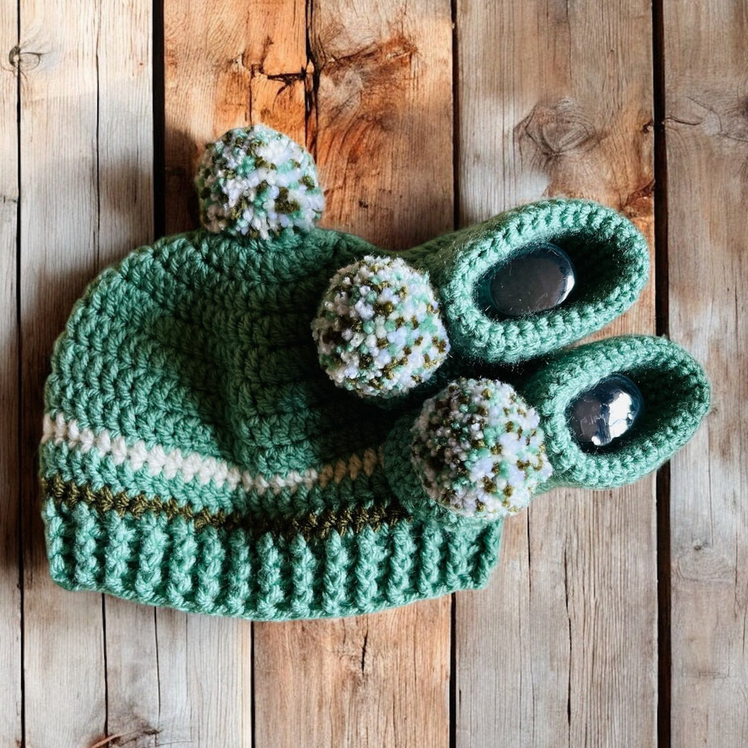 Crochet Beanie Bobble Hat and Booties Set - The Leopard PomPom - Baby gift - Newborn