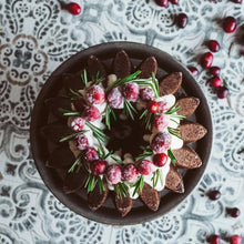 Load image into Gallery viewer, Candle - Festive Cranberry - Fiiya
