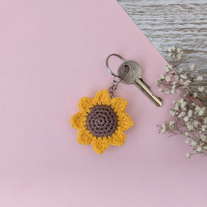 Crochet amigurami Sunflower keyring- CuddlingaCactus