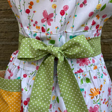 Load image into Gallery viewer, Floral Apron - White floral pattern cotton apron - Kitsch-ina - Retro style pinny
