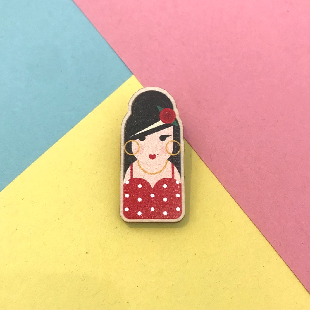 Wooden Brooch - Amy Winehouse - Munchquin