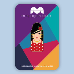 Wooden Brooch - Amy Winehouse - Munchquin