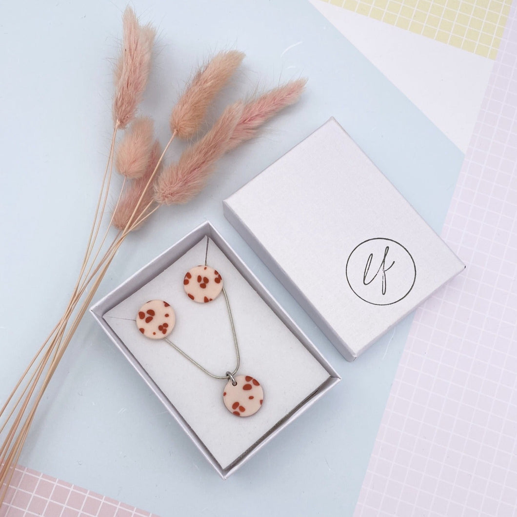 Blush pink and terracotta leopard print necklace and earring set - Polymer clay - Laura Fernandez Designs