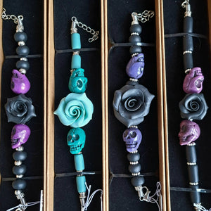 Rose and Skulls bracelet - Gothic style bracelet - Pins and Noodles