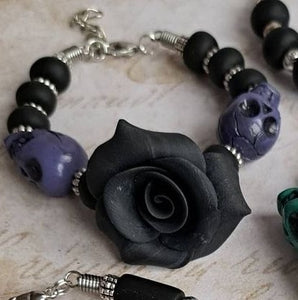 Rose and Skulls bracelet - Gothic style bracelet - Pins and Noodles