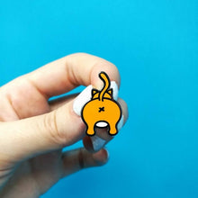 Load image into Gallery viewer, Never Look Back Enamel pin - cat butts - Innabox
