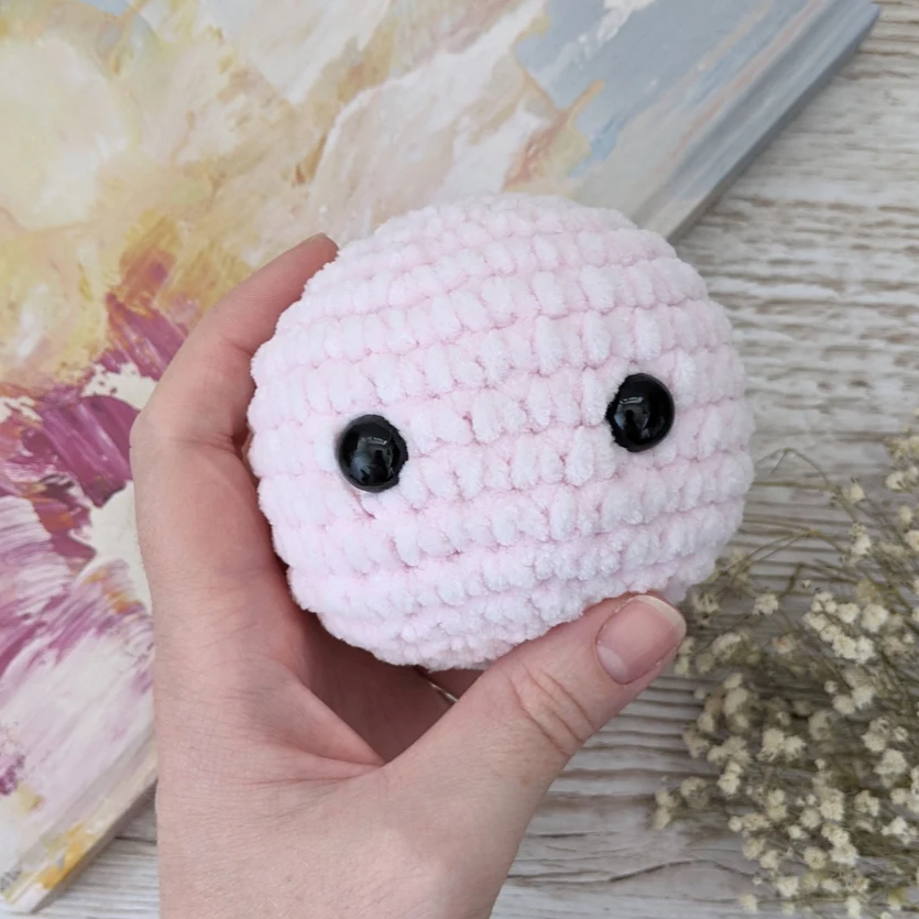 Crochet amigurami Worry Ball - Worry Pet - CuddlingaCactus